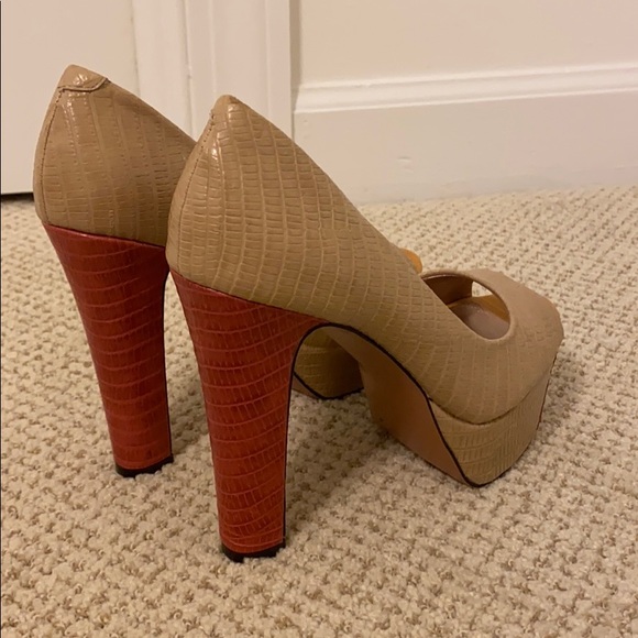 *LIKE NEW* BCBGeneration Pacific Platform Pumps - Size 6.5 - Picture 7 of 10